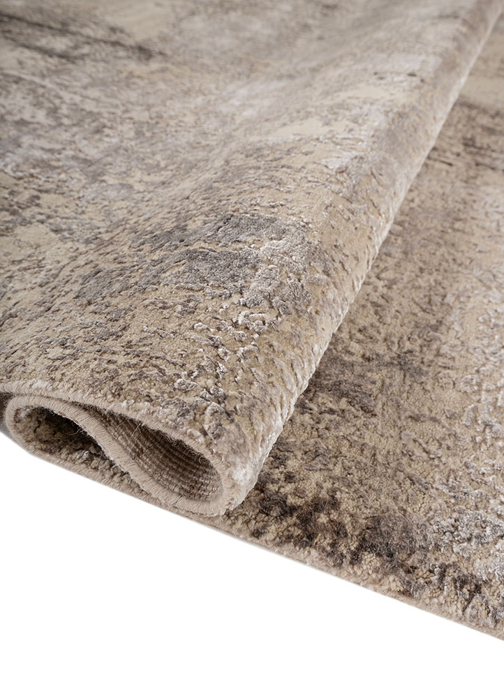 erbe ivory wool and bamboo silk hand knotted Rug - FloorShot