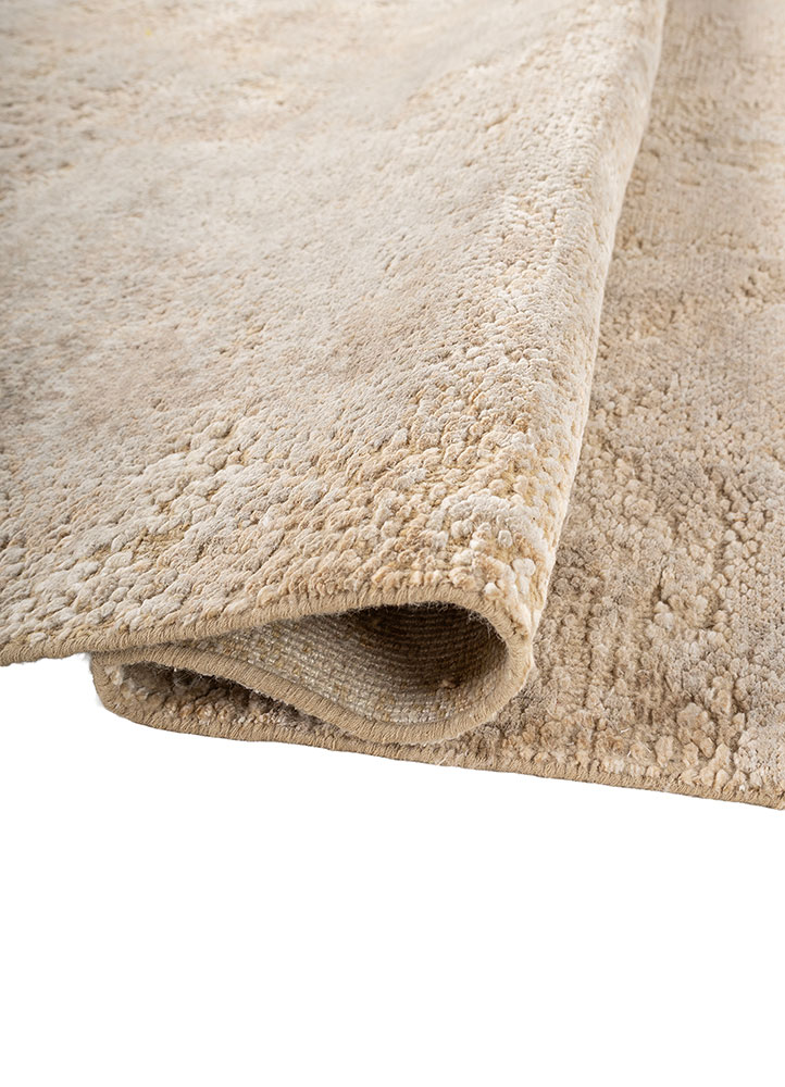 aprezo gold wool and bamboo silk hand knotted Rug - FloorShot