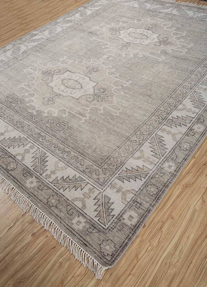 erbe grey and black wool hand knotted Rug - FloorShot