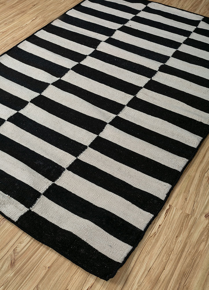 alhambra grey and black wool flat weaves Rug - FloorShot