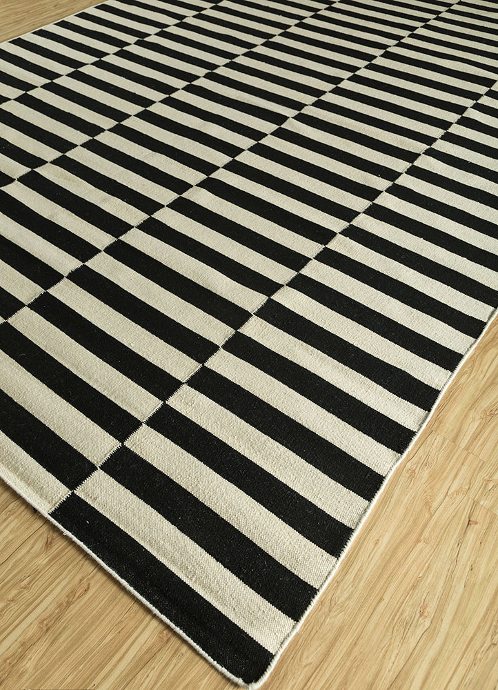 alhambra grey and black wool flat weaves Rug - FloorShot