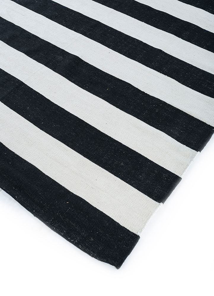 alhambra grey and black wool flat weaves Rug - FloorShot