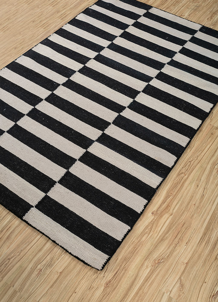 alhambra grey and black wool flat weaves Rug - FloorShot