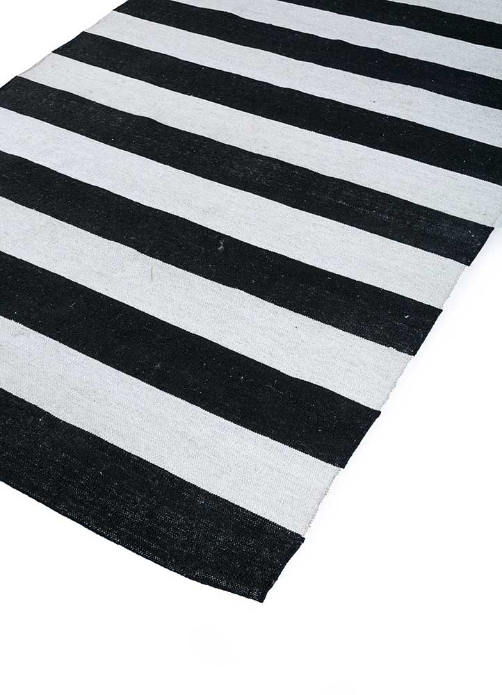 alhambra grey and black wool flat weaves Rug - FloorShot