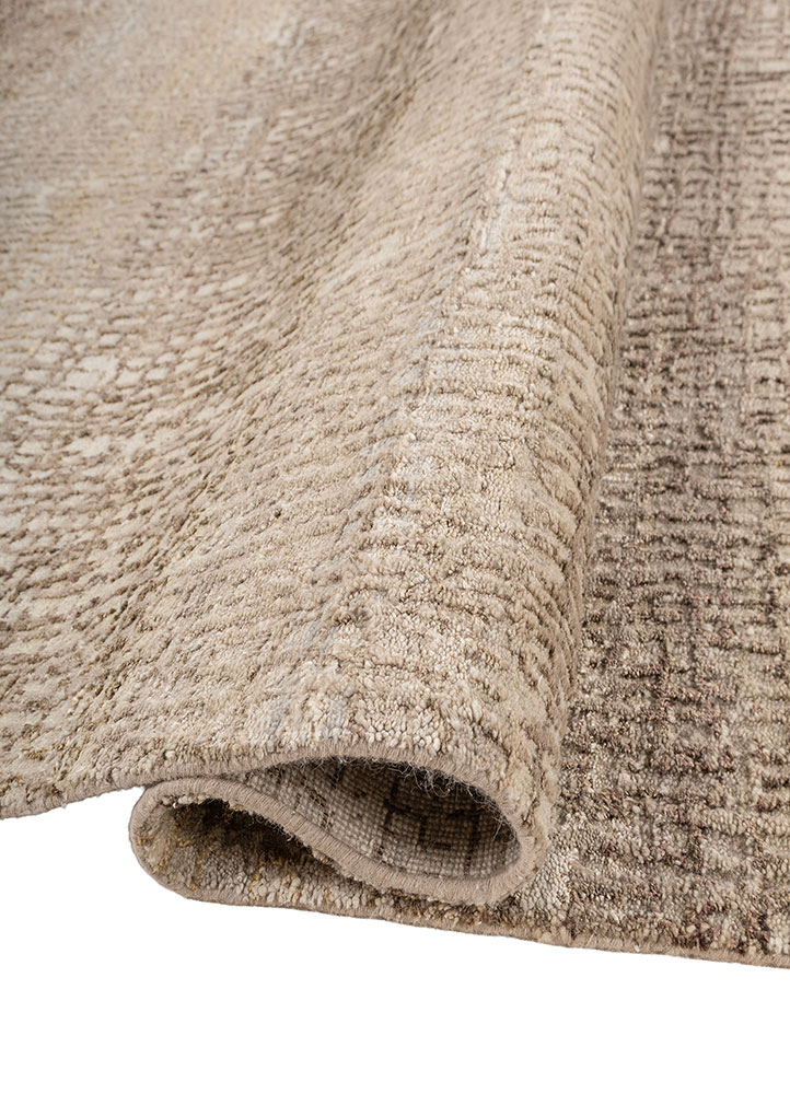 aprezo ivory wool and silk hand knotted Rug - FloorShot