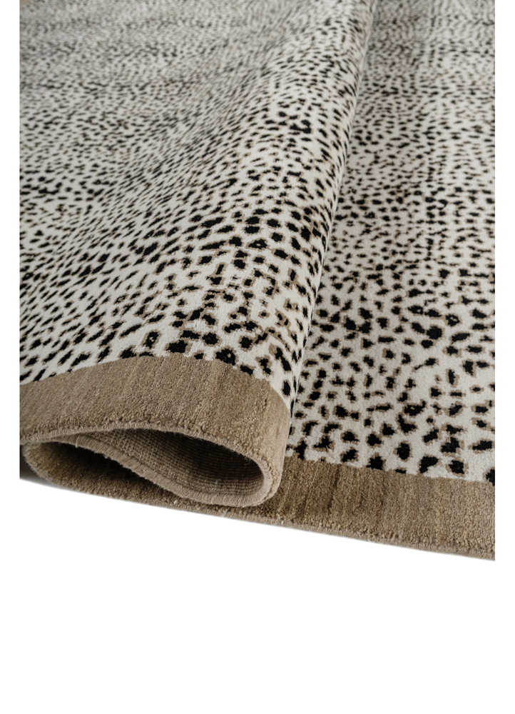 gilded age ivory wool hand knotted Rug - FloorShot