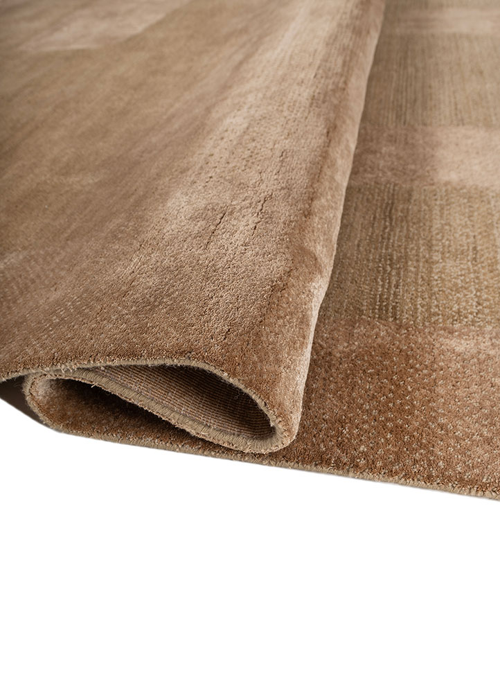 aprezo beige and brown wool and viscose hand knotted Rug - FloorShot