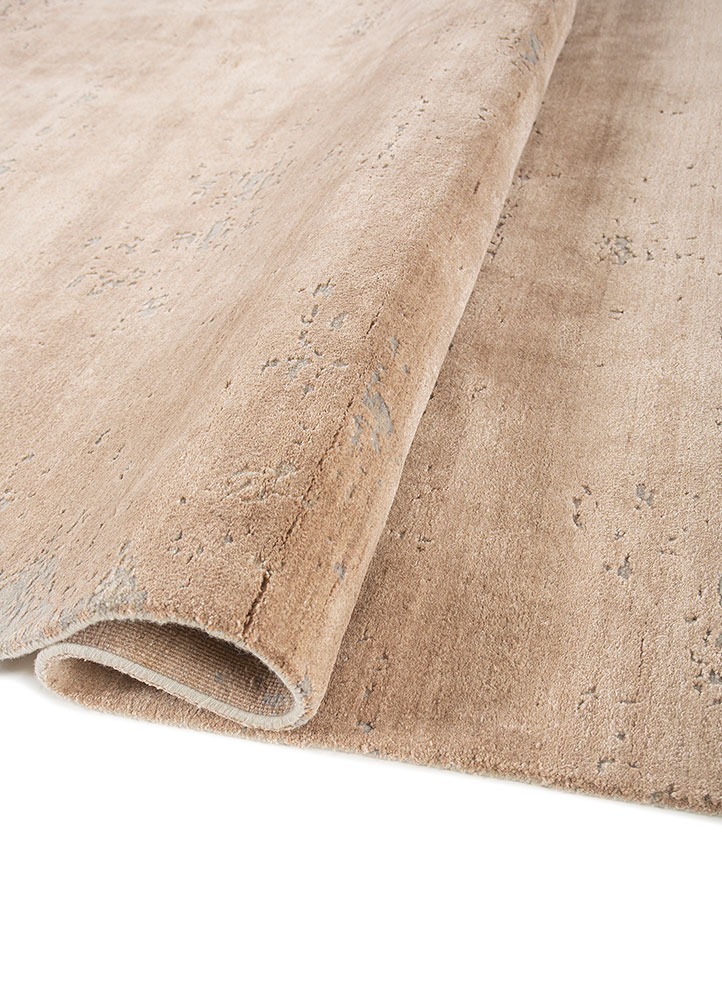 aprezo grey and black wool and bamboo silk hand knotted Rug - FloorShot