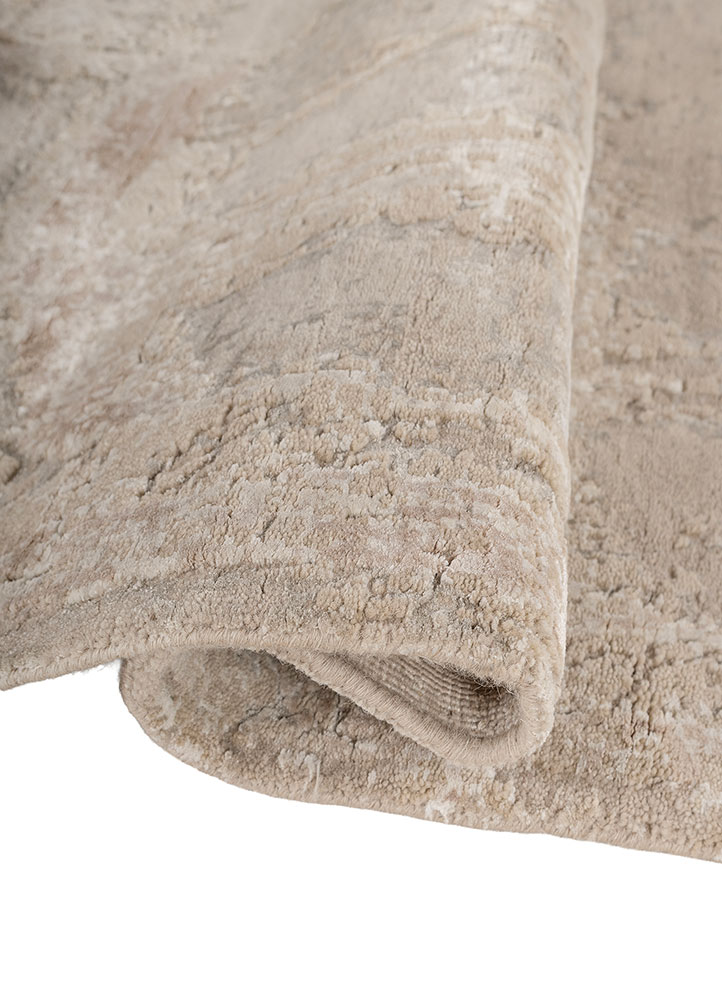 aprezo ivory wool and bamboo silk hand knotted Rug - FloorShot