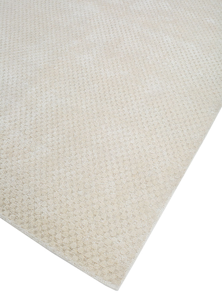 saga ivory wool hand loom Rug - FloorShot