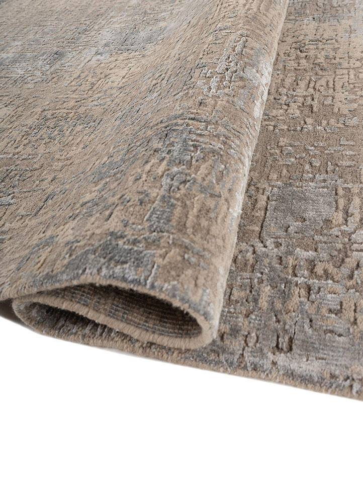 aprezo grey and black wool and bamboo silk hand knotted Rug - FloorShot