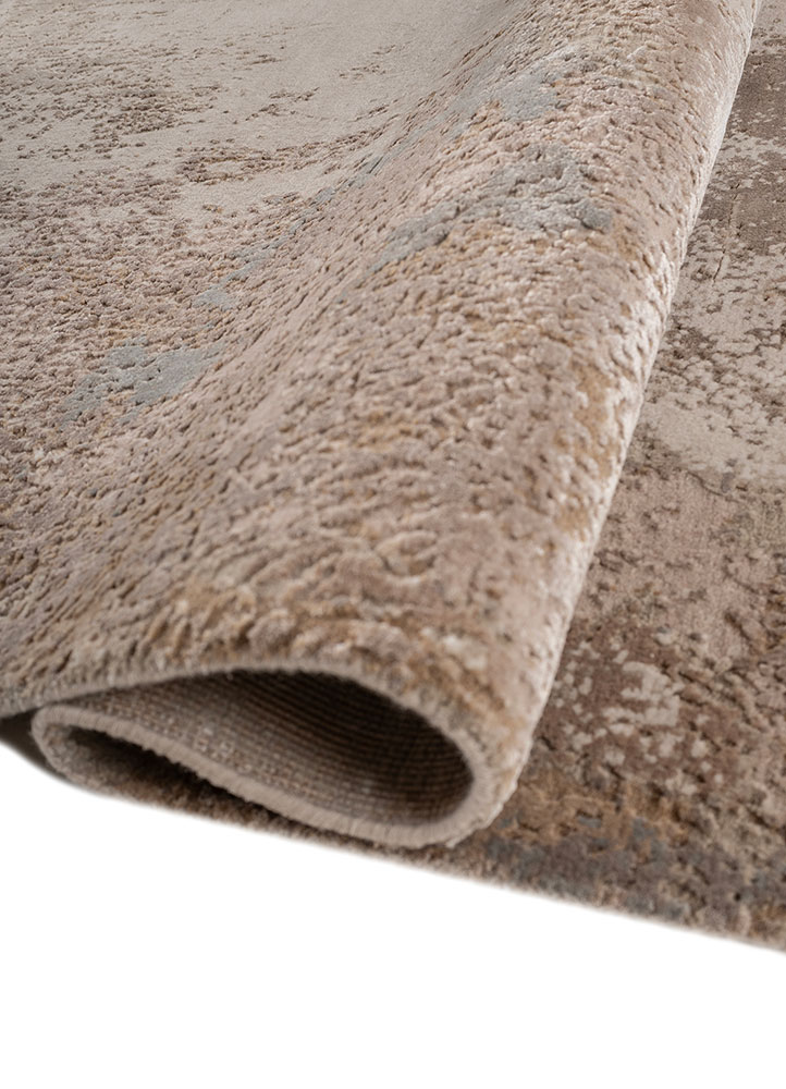 uvenuti ivory wool and bamboo silk hand knotted Rug - FloorShot