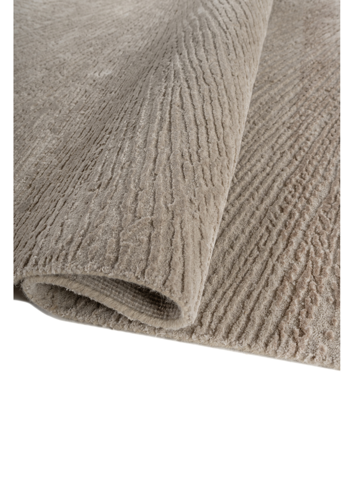 uvenuti ivory wool and bamboo silk hand knotted Rug - FloorShot