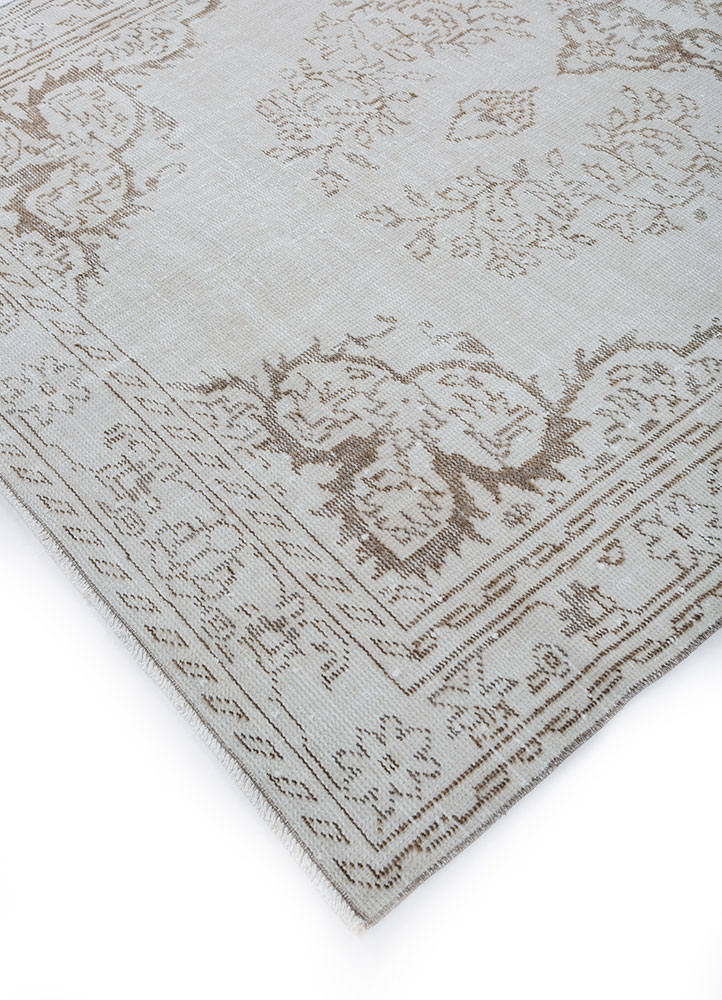 vintage ivory wool hand knotted Rug - FloorShot