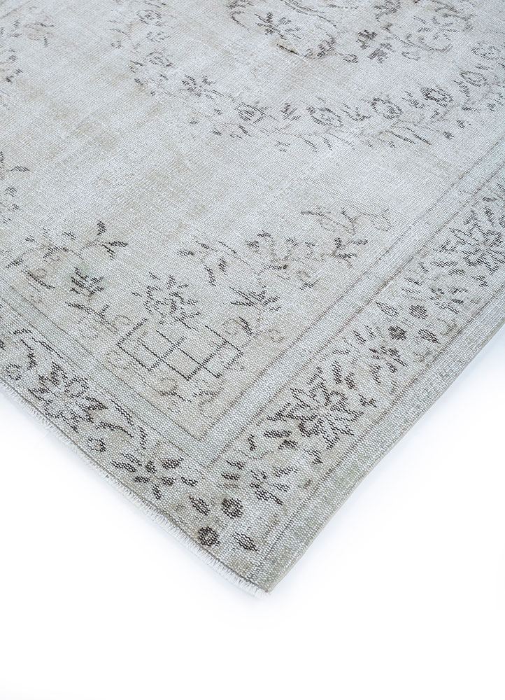 vintage ivory wool hand knotted Rug - FloorShot