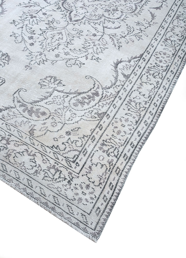 vintage ivory wool hand knotted Rug - FloorShot