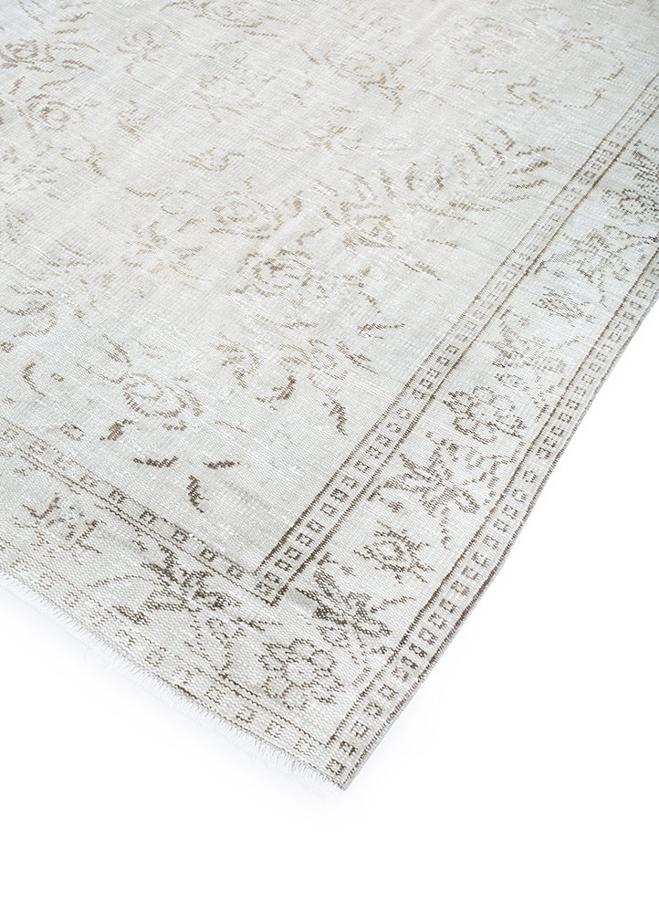vintage ivory wool hand knotted Rug - FloorShot
