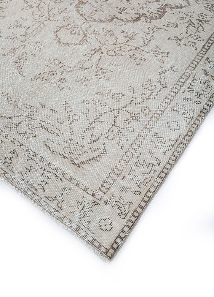 vintage ivory wool hand knotted Rug - FloorShot