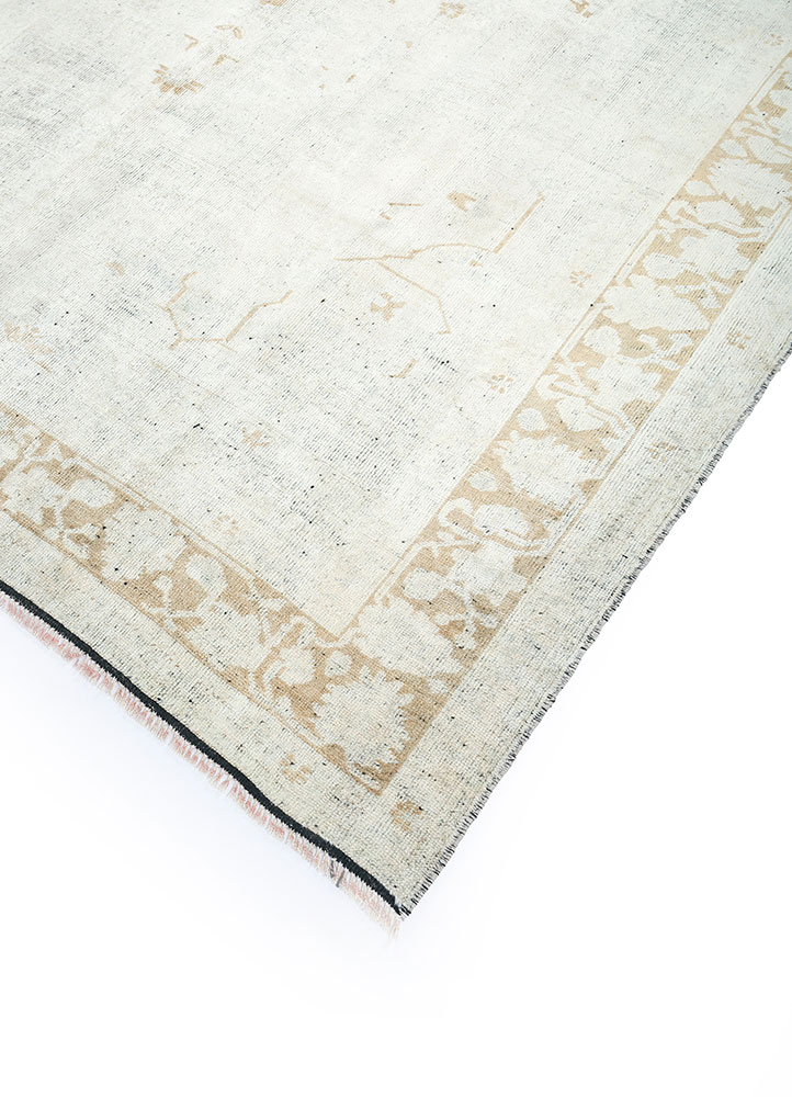 aalam ivory wool hand knotted Rug - FloorShot