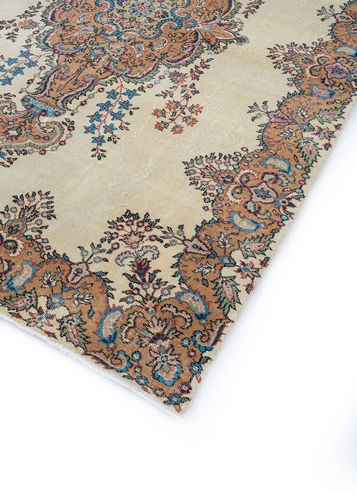 vintage ivory wool hand knotted Rug - FloorShot