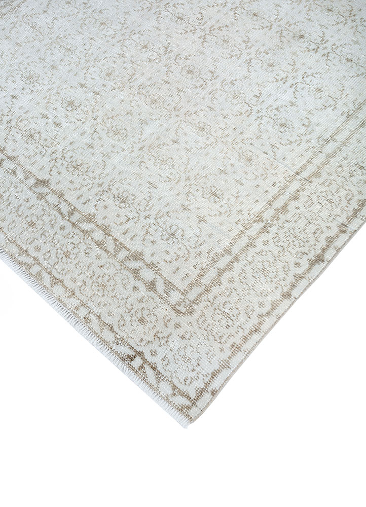 vintage ivory wool hand knotted Rug - FloorShot