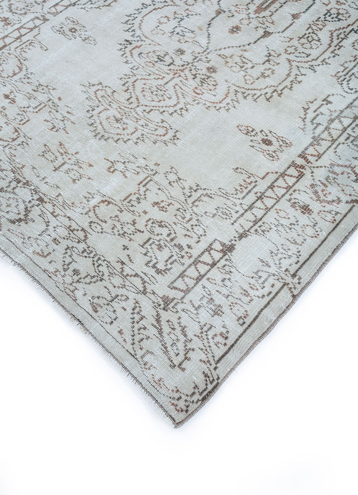 vintage ivory wool hand knotted Rug - FloorShot