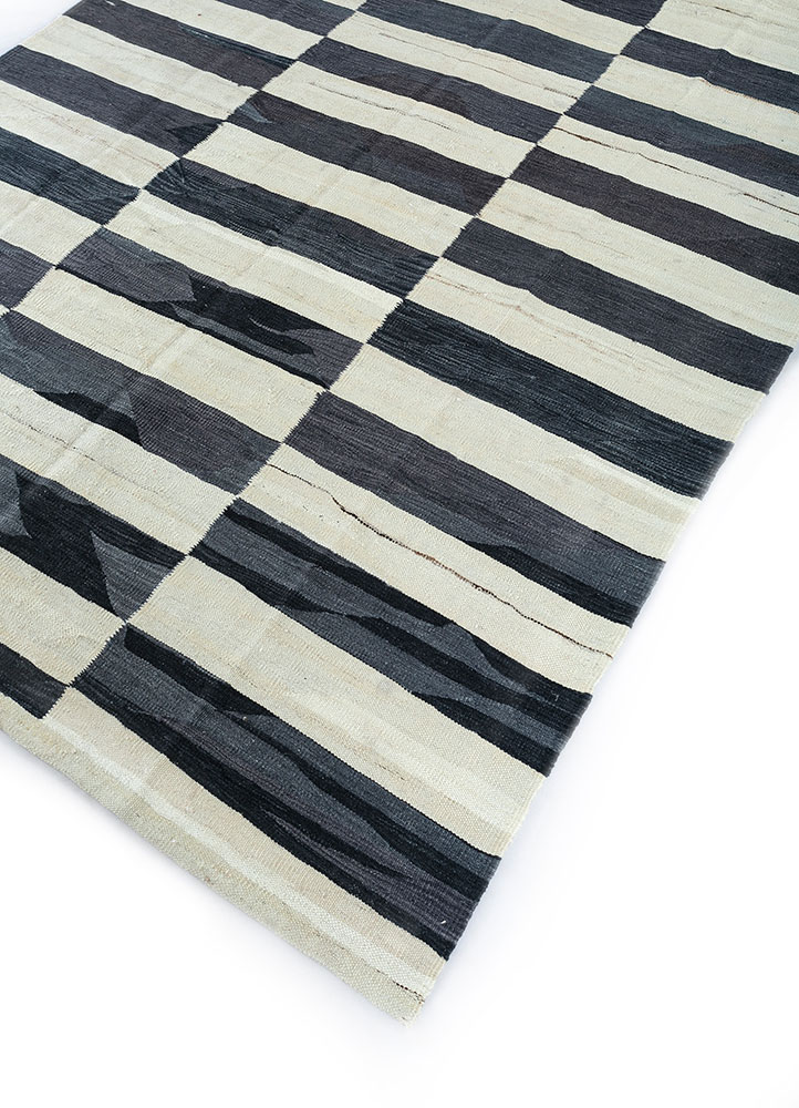 nuray grey and black wool hand knotted Rug - FloorShot