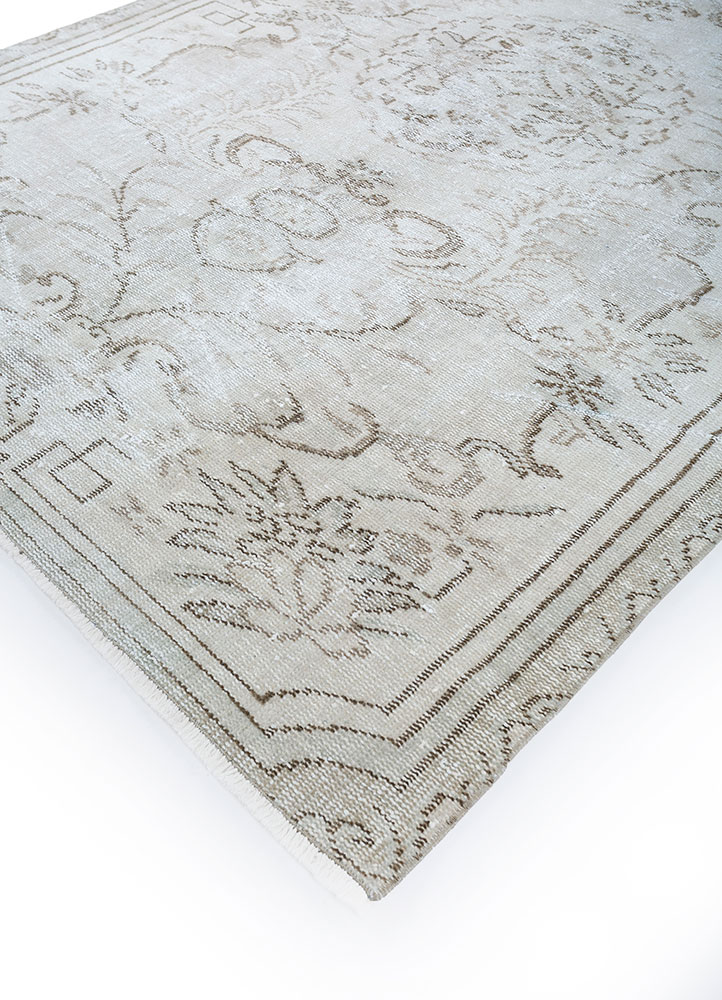 vintage ivory wool hand knotted Rug - FloorShot