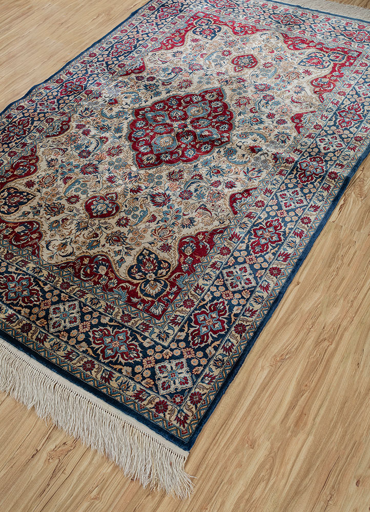 gulmarg ivory silk hand knotted Rug - FloorShot