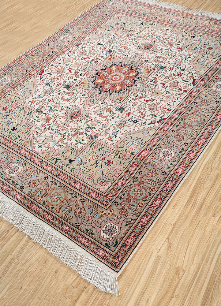 aalam ivory wool hand knotted Rug - FloorShot