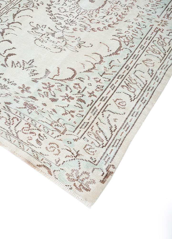 vintage ivory wool hand knotted Rug - FloorShot