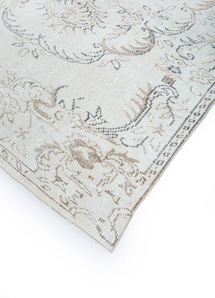 vintage ivory wool hand knotted Rug - FloorShot