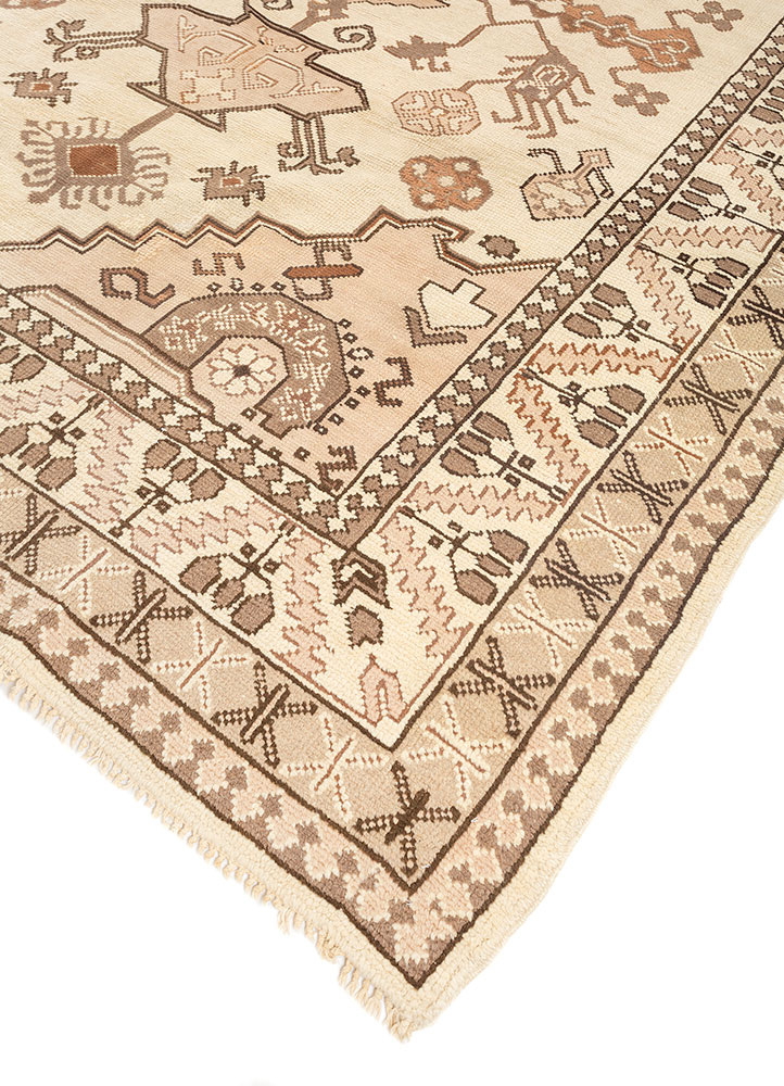 kiaan ivory wool hand knotted Rug - FloorShot