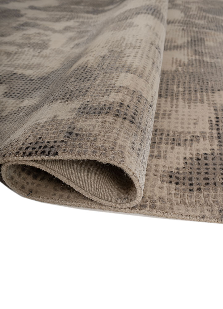aprezo ivory wool and silk hand knotted Rug - FloorShot