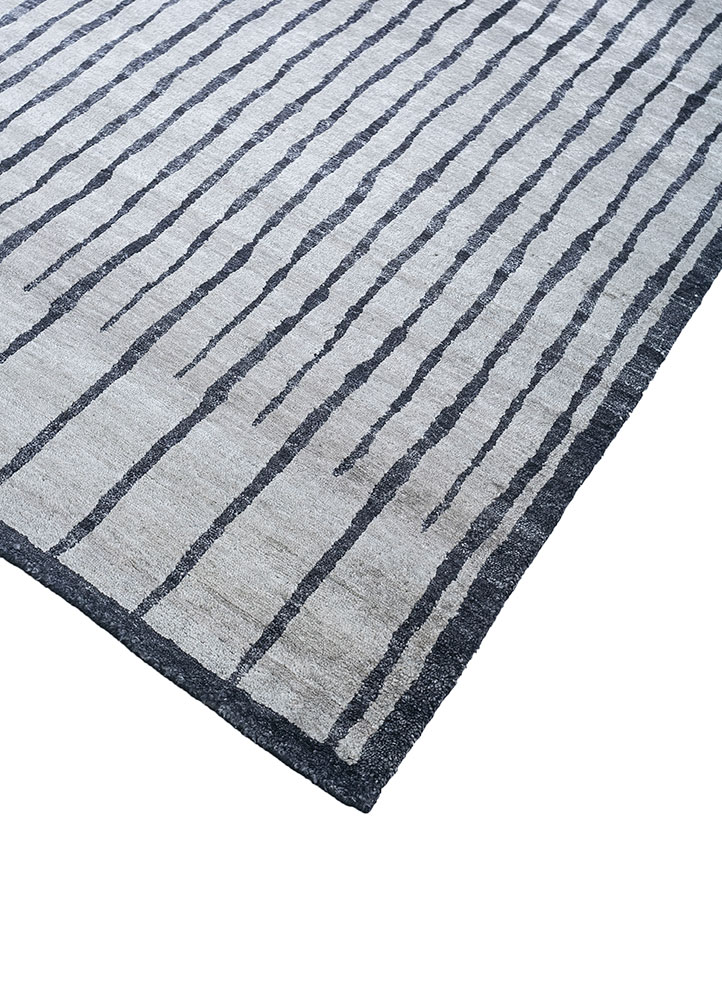 azalea grey and black viscose hand knotted Rug - FloorShot