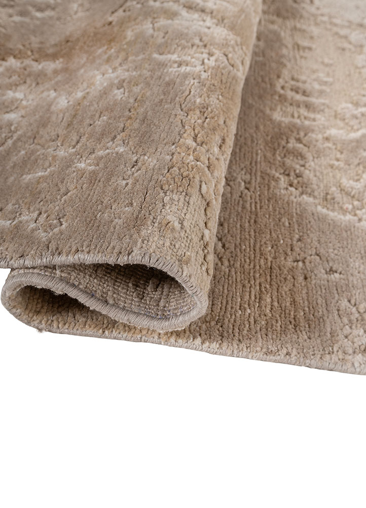 aprezo ivory silk hand knotted Rug - FloorShot
