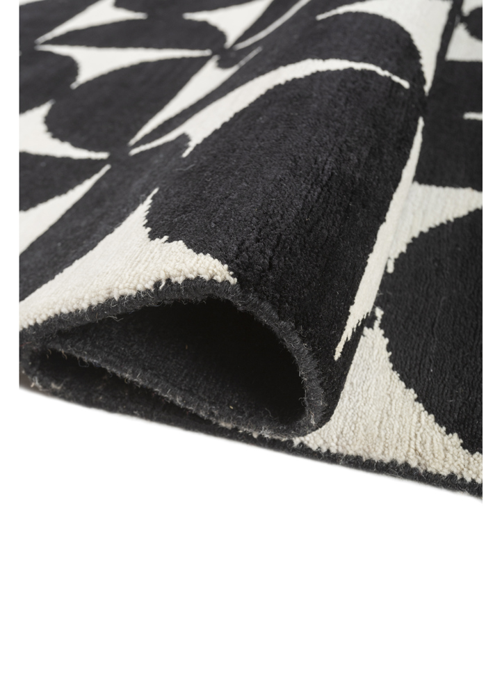 aprezo grey and black wool hand knotted Rug - FloorShot