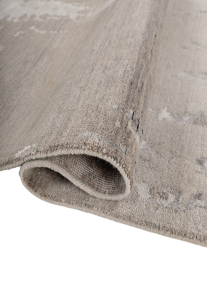 aprezo grey and black wool and bamboo silk hand knotted Rug - FloorShot