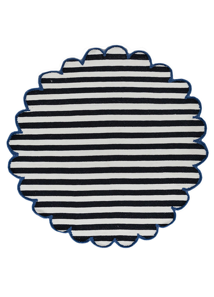 alhambra grey and black wool flat weaves Rug - HeadShot