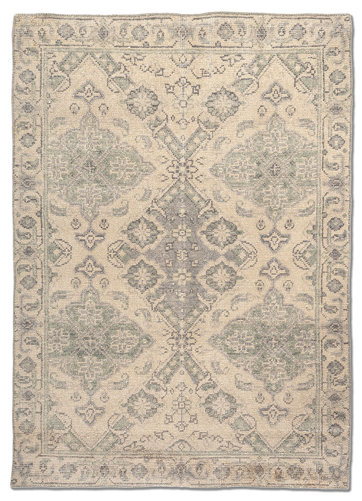 erbe grey and black wool hand knotted Rug - HeadShot