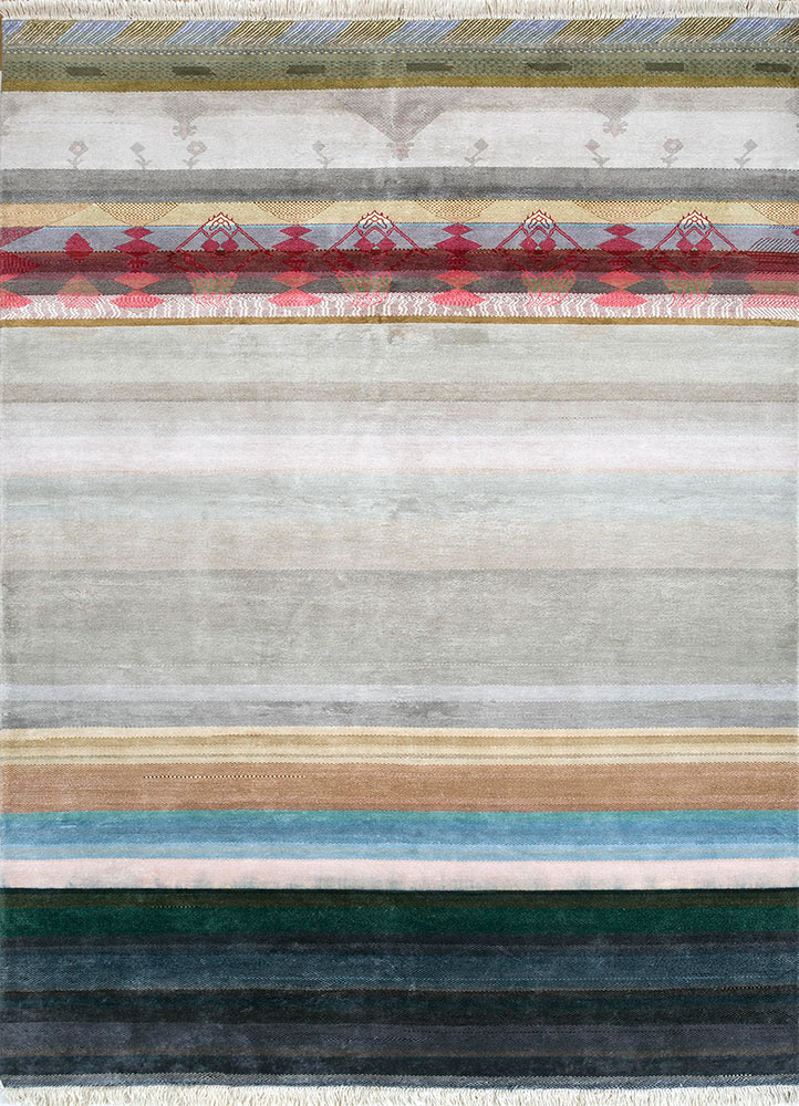 manchaha ivory silk hand knotted Rug - HeadShot