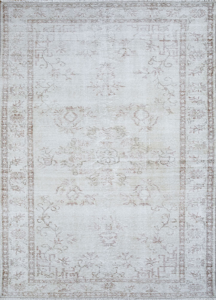 vintage ivory wool hand knotted Rug - HeadShot