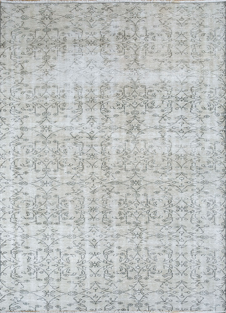 vintage ivory wool hand knotted Rug - HeadShot