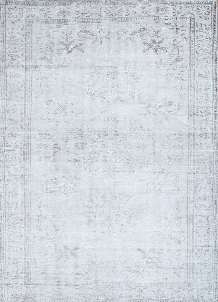vintage ivory wool hand knotted Rug - HeadShot
