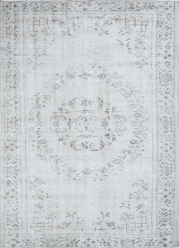 vintage ivory wool hand knotted Rug - HeadShot