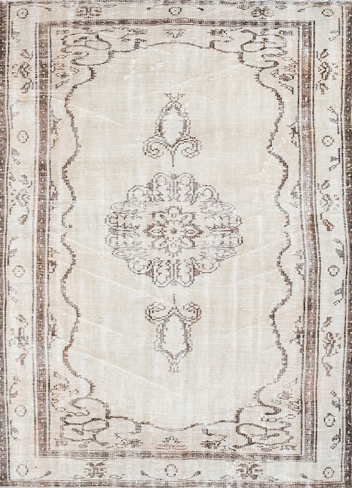 vintage gold wool hand knotted Rug - HeadShot