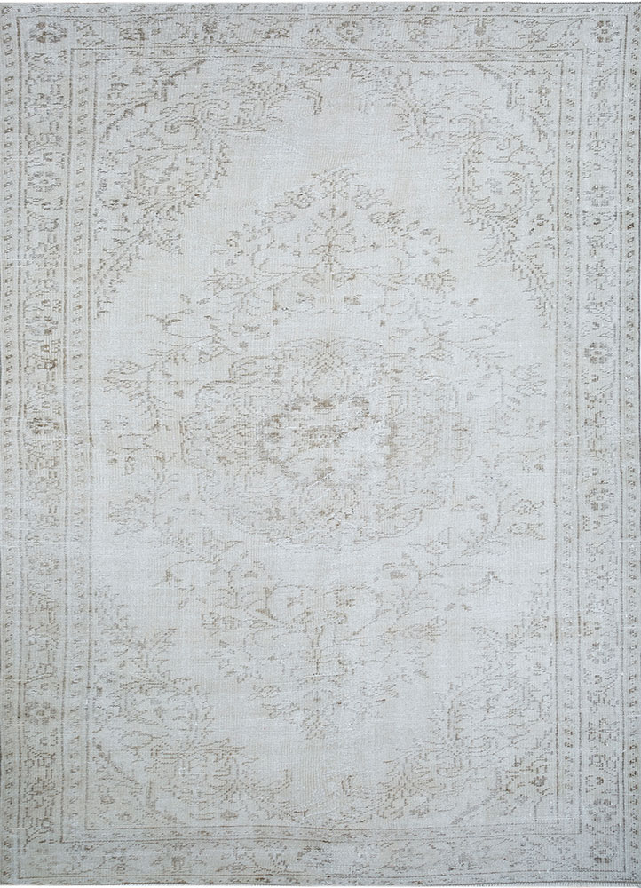 vintage ivory wool hand knotted Rug - HeadShot