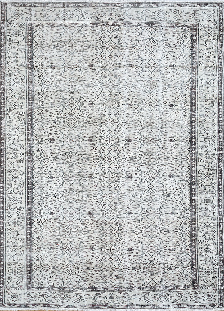 vintage grey and black wool hand knotted Rug - HeadShot