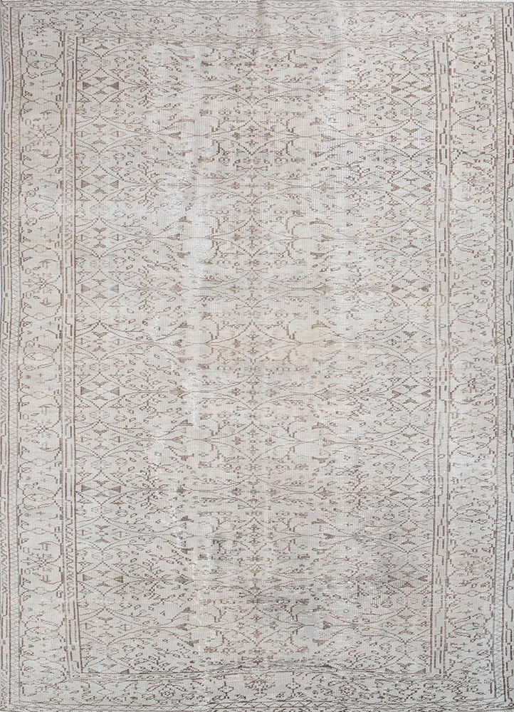 vintage ivory wool hand knotted Rug - HeadShot