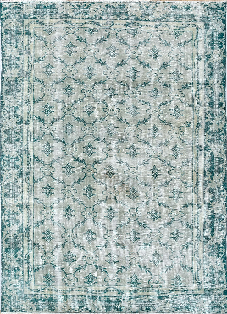 vintage green wool hand knotted Rug - HeadShot